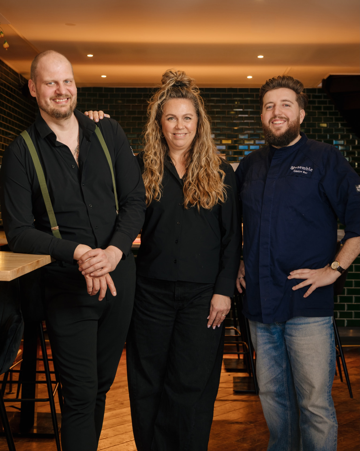 De eigenaren van Ensemble Gastro & Bar Zwolle: Carlos, Michelle en Yannick in het restaurant