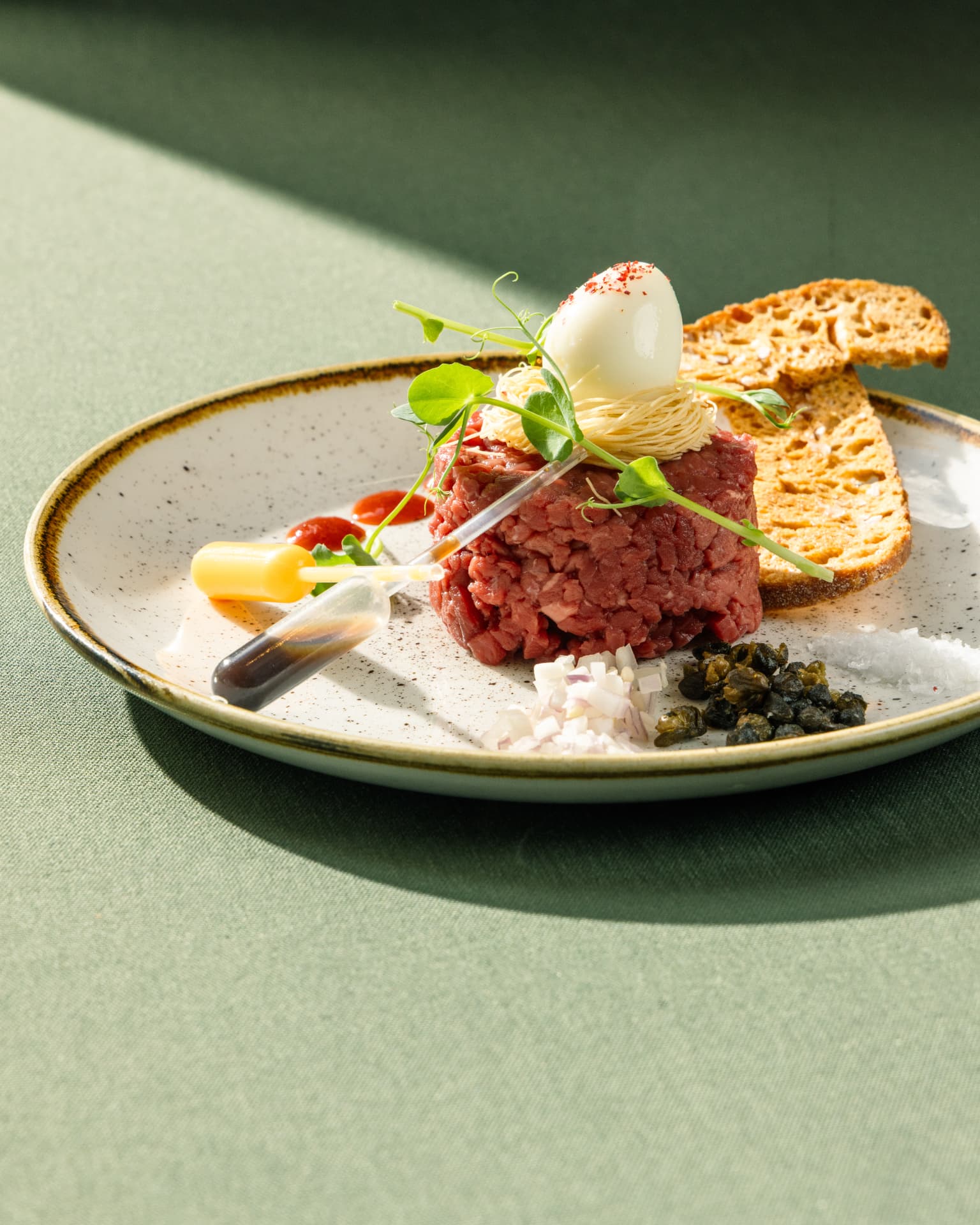 Steak tartaar — seizoensgerecht van Ensemble Gastro & Bar in Zwolle